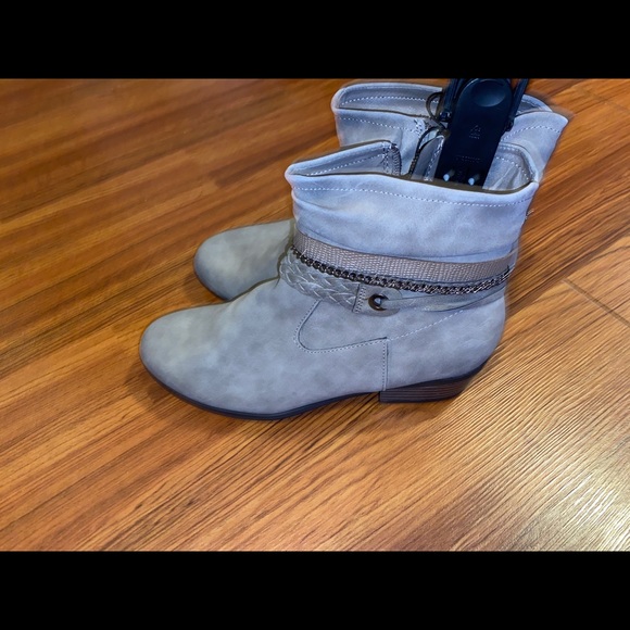 Boots - Picture 2 of 3